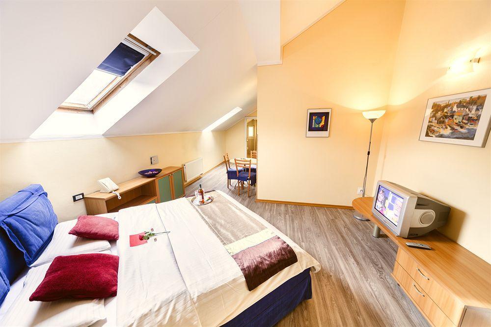 Central Hotel Tiepolo Prague Ngoại thất bức ảnh